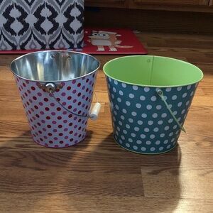 🛍️ Polka Dot Metal Buckets